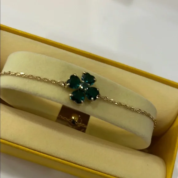 SWAROVSKI GREEN CLOVER Gold Plated Bracelet BRAND NEW ADJUSTABLE SLIDER - Picture 2 of 6